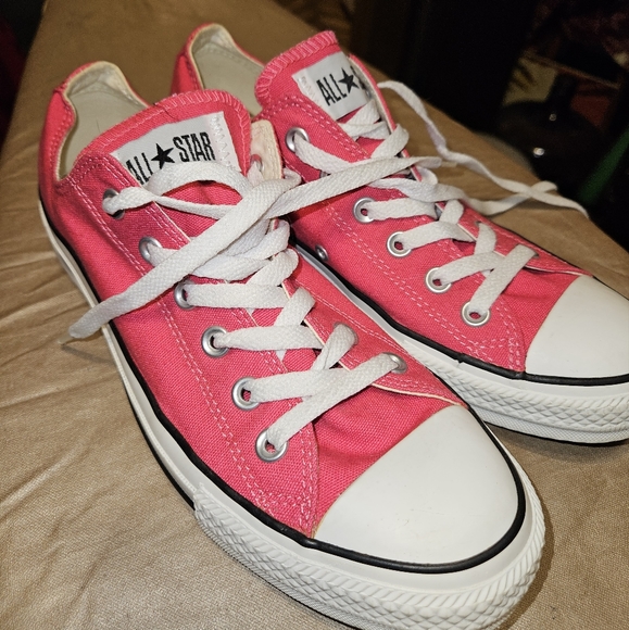 Converse All Star raspberry pink Chuck Taylors. - Picture 1 of 7